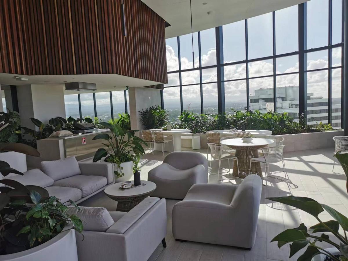 2 Bedroom Luxurious Family Apartment Next To Pacific Fair - Broadbeach Gold Coast Gc22 Экстерьер фото