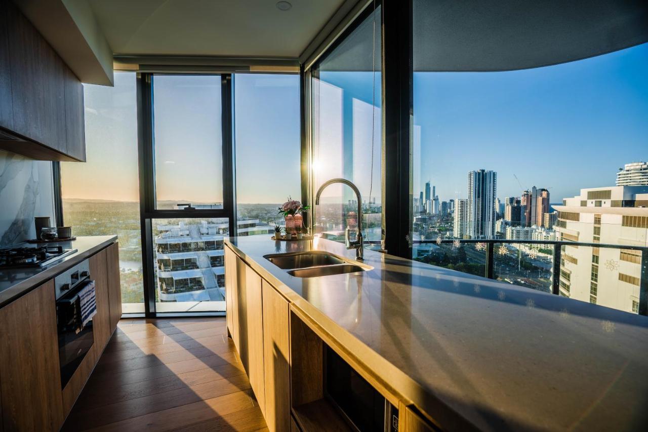 2 Bedroom Luxurious Family Apartment Next To Pacific Fair - Broadbeach Gold Coast Gc22 Экстерьер фото