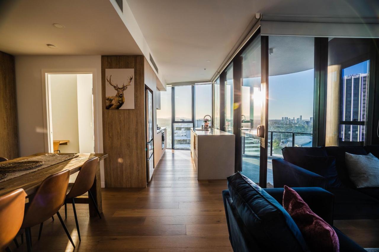 2 Bedroom Luxurious Family Apartment Next To Pacific Fair - Broadbeach Gold Coast Gc22 Экстерьер фото
