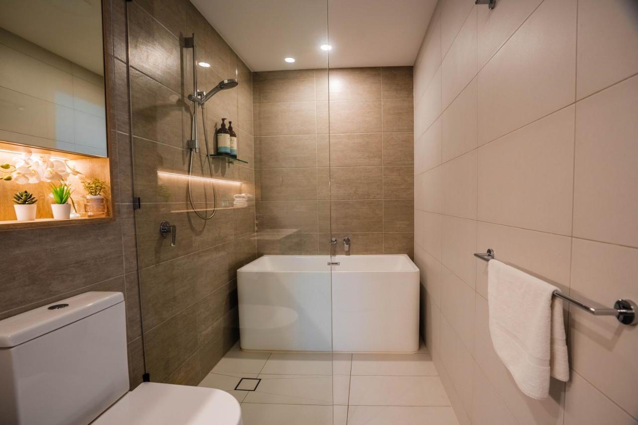 2 Bedroom Luxurious Family Apartment Next To Pacific Fair - Broadbeach Gold Coast Gc22 Экстерьер фото